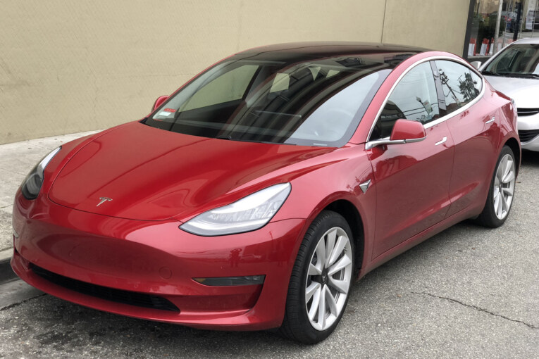 TESLA MODEL 3 HAVING 8 AIRBAGS