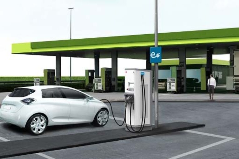 2,700 Fast Charging Stations Installation In India By TataVeefil RT