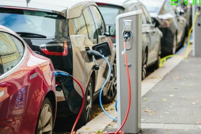 Govt puts EV infrastructure, reviving gas-based plants-Govt officials unhappy with EV Mileage