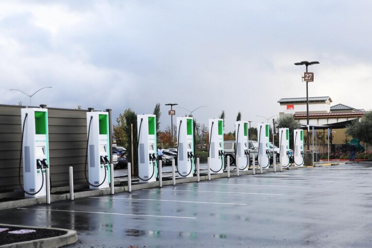 650 EV charging stations set up by BESCOM in Karnataka