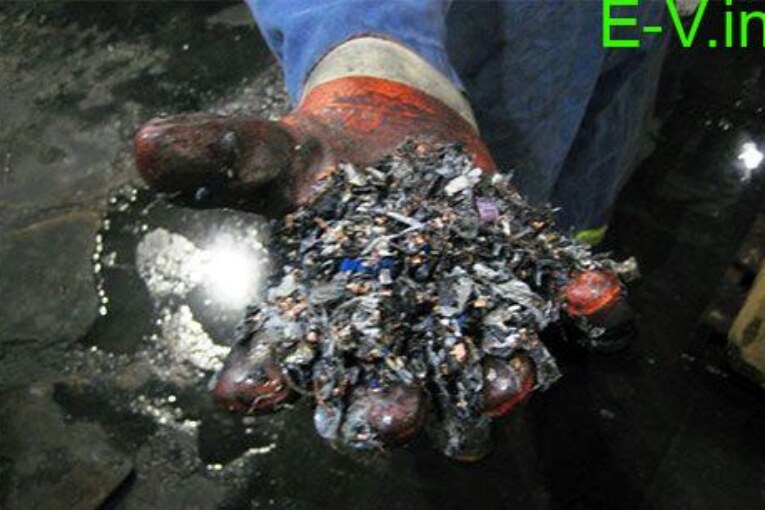 Do EV batteries pollutes the environment? Are they recyclable?