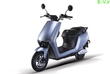 Electric scooters comparisons-Bajaj Chetak & BGauss B8