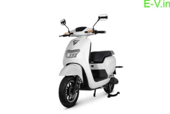 Omega Seiki Mobility unveiled its first electric scooters Zoro and Fiare