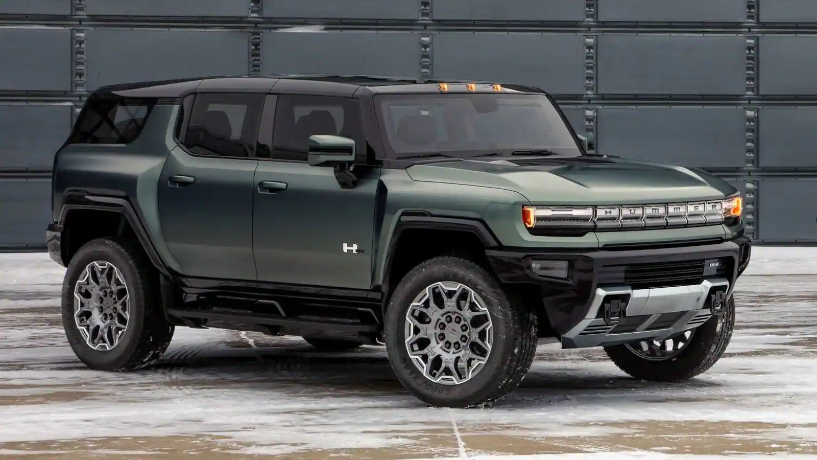 2024-GMC-HUMMER-EV-SUV-002_1617507252949_1617507371561