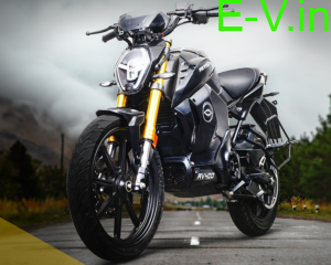 RV400 stealth-black-1